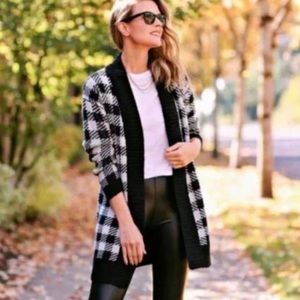 BP black & white checkered plaid patterned knee length long sleeve soft cardigan
